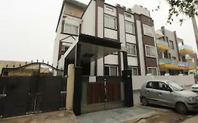 Collection O Sector 17 Formerly Avenue Residency